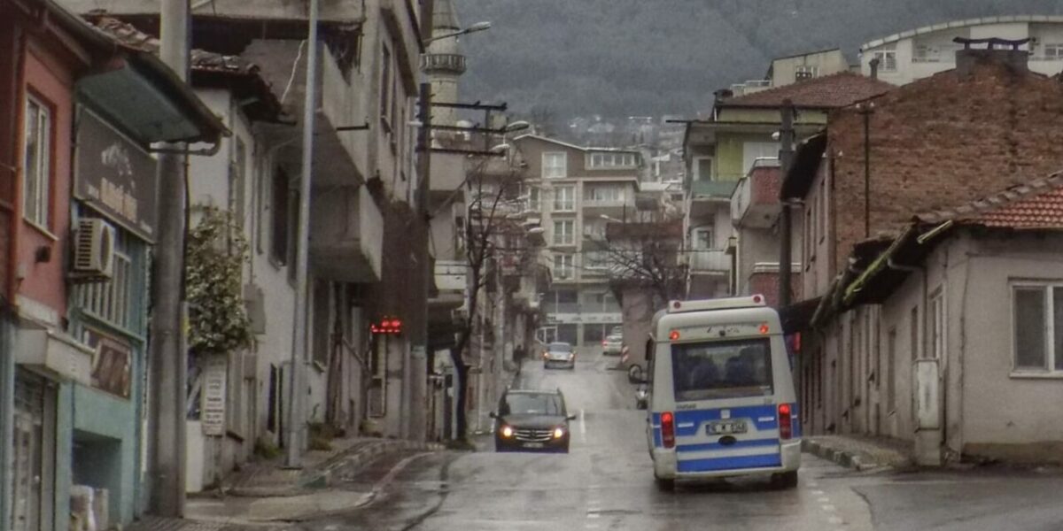 Bursa Osmangazi tarihi mahalle sokakları ve taş evler