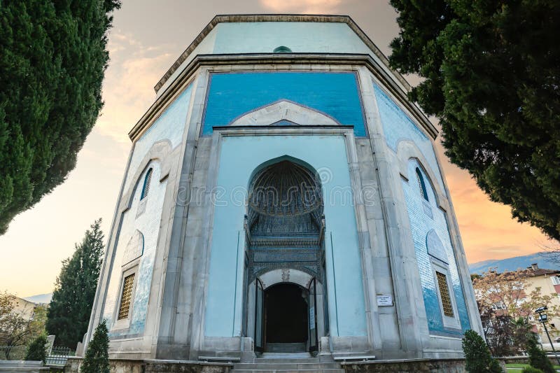 Yeşil Bursa sokaklarında efsanevi gölge ve tarihi mekanlar