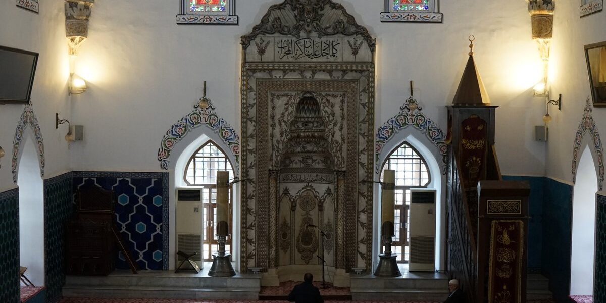 Bursa eski mahalle sokakları ve taş evler