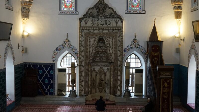 Bursa eski mahalle sokakları ve taş evler